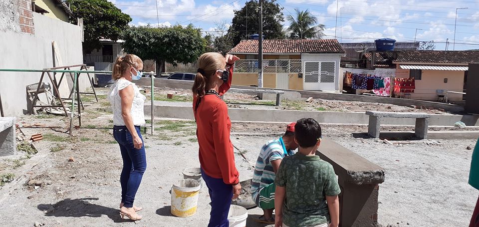 Prefeita Nelma Rolim visita obra em andamento da Capela de Nossa Senhora das Dores
