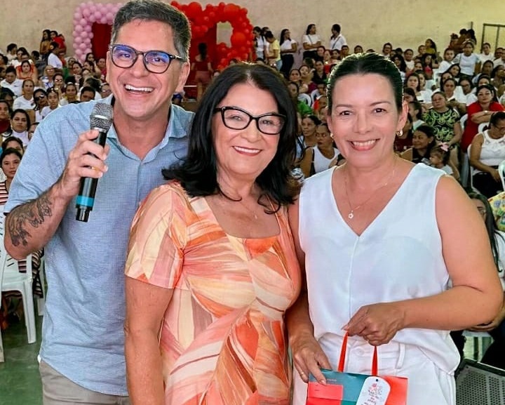 CALDAS BRANDÃO REALIZA GRANDE FESTA EM HOMENAGEM AO DIA DAS MÃES